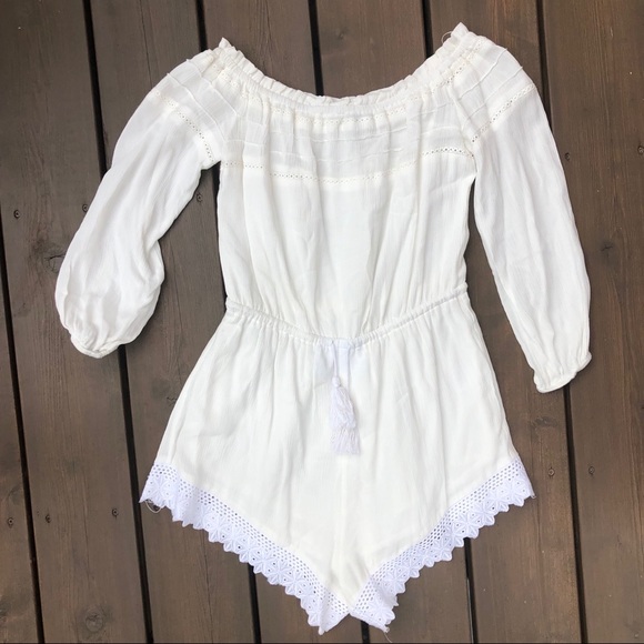 ‼️SOLD‼️ off the shoulder romper - Picture 2 of 4